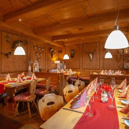 Landidyll Hotel Zum Alten Schloss Kirchensittenbach Exteriör bild