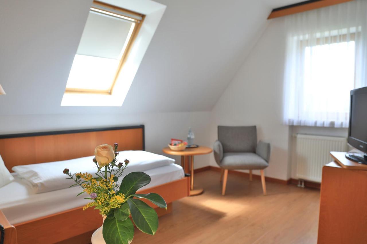 Landidyll Hotel Zum Alten Schloss Kirchensittenbach Exteriör bild