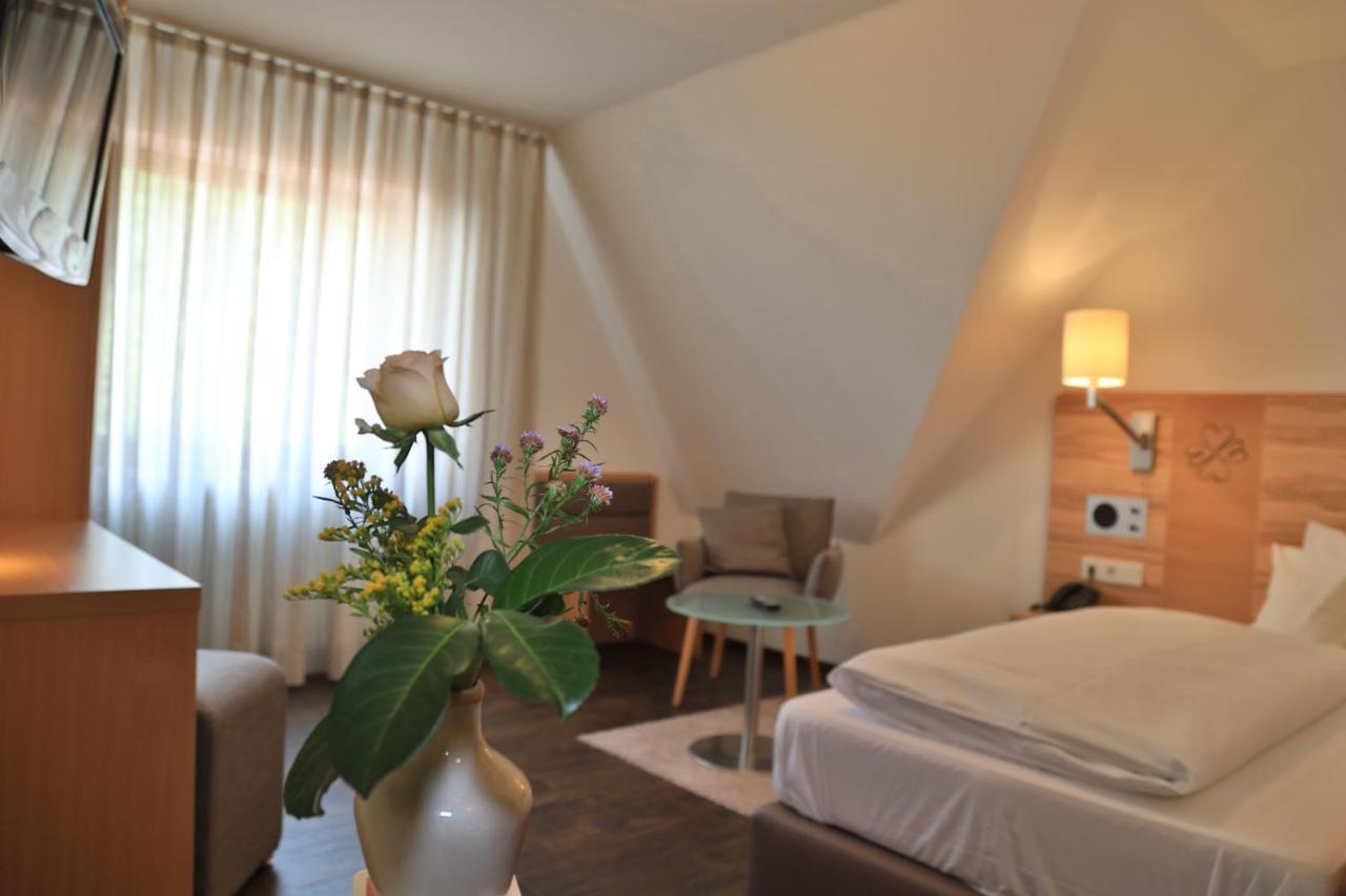 Landidyll Hotel Zum Alten Schloss Kirchensittenbach Exteriör bild