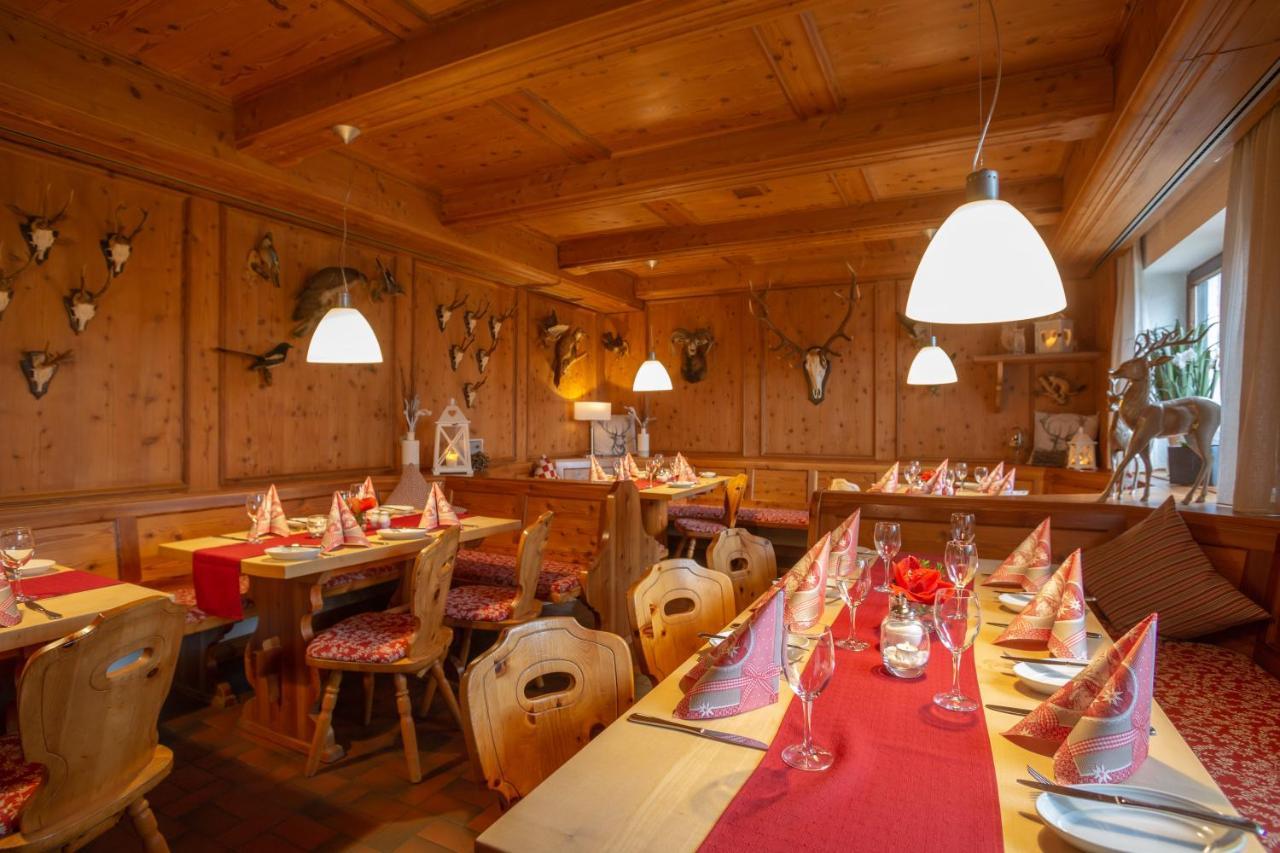 Landidyll Hotel Zum Alten Schloss Kirchensittenbach Exteriör bild